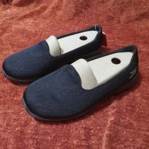 NWT Sketchers Goga Mat Slip On